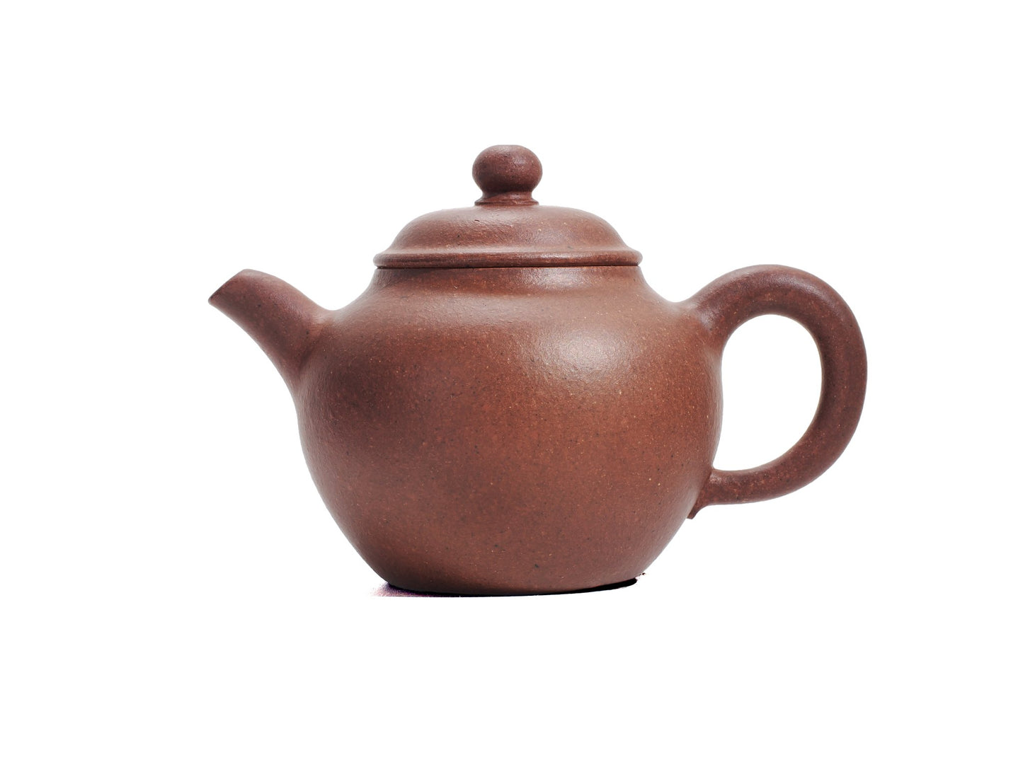 Left side profile of Cha Zhi Ji 秋水壶 Yixing teapot, 45ml, handmade with diamond grade purple clay