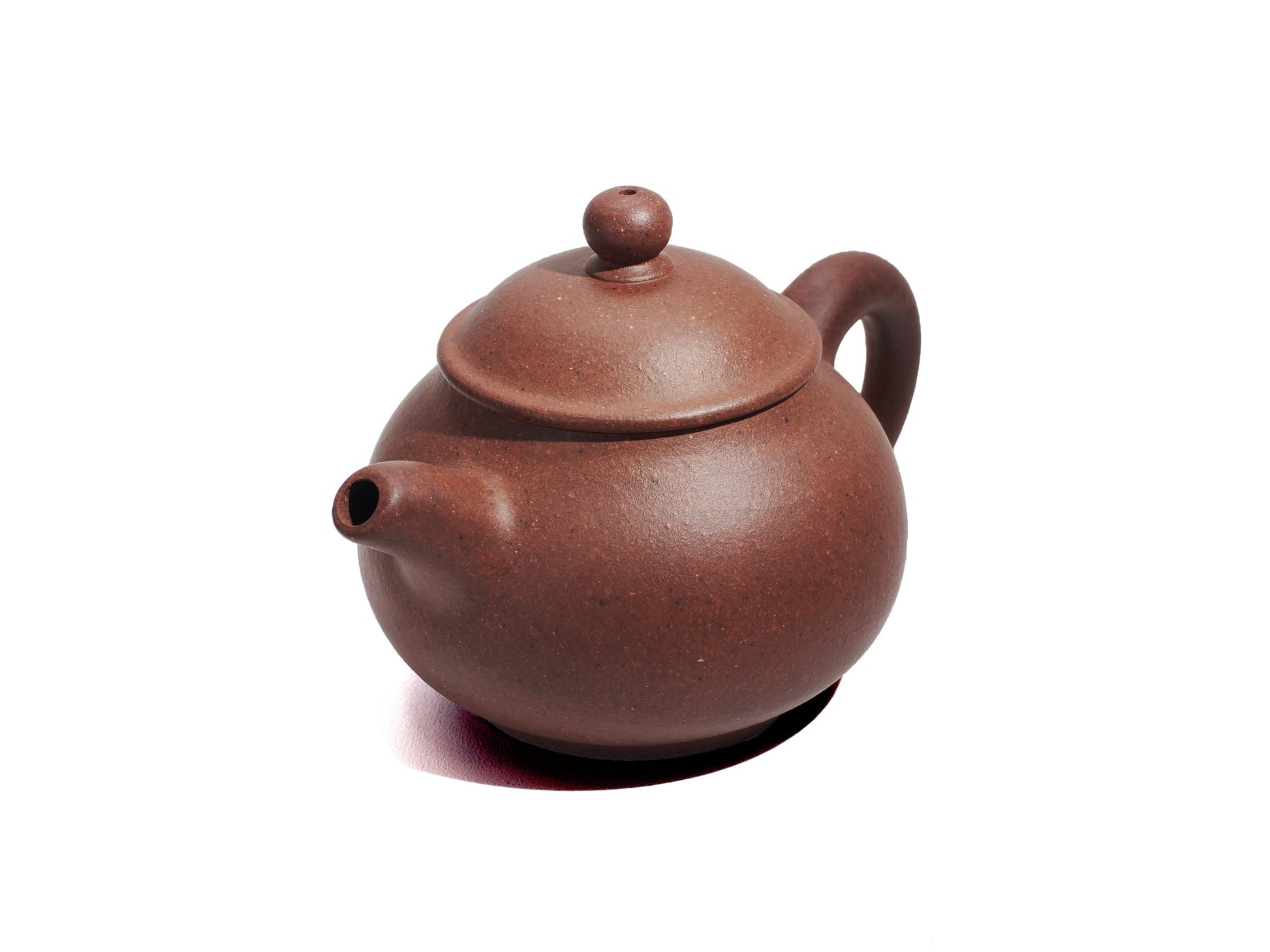 Angled left view of Cha Zhi Ji 逸公壶 Yixing teapot, 45ml, diamond grade purple clay