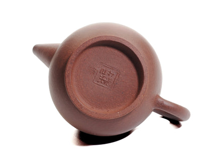 Bottom of the Ju Lun Zhu teapot showing the maker’s seal on the base.