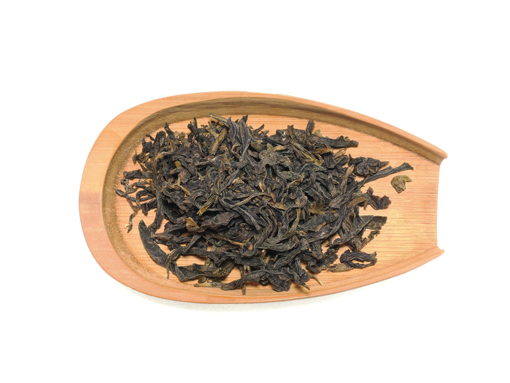 Dry Nan Shan Ji Pin tea leaves displayed on bamboo tray