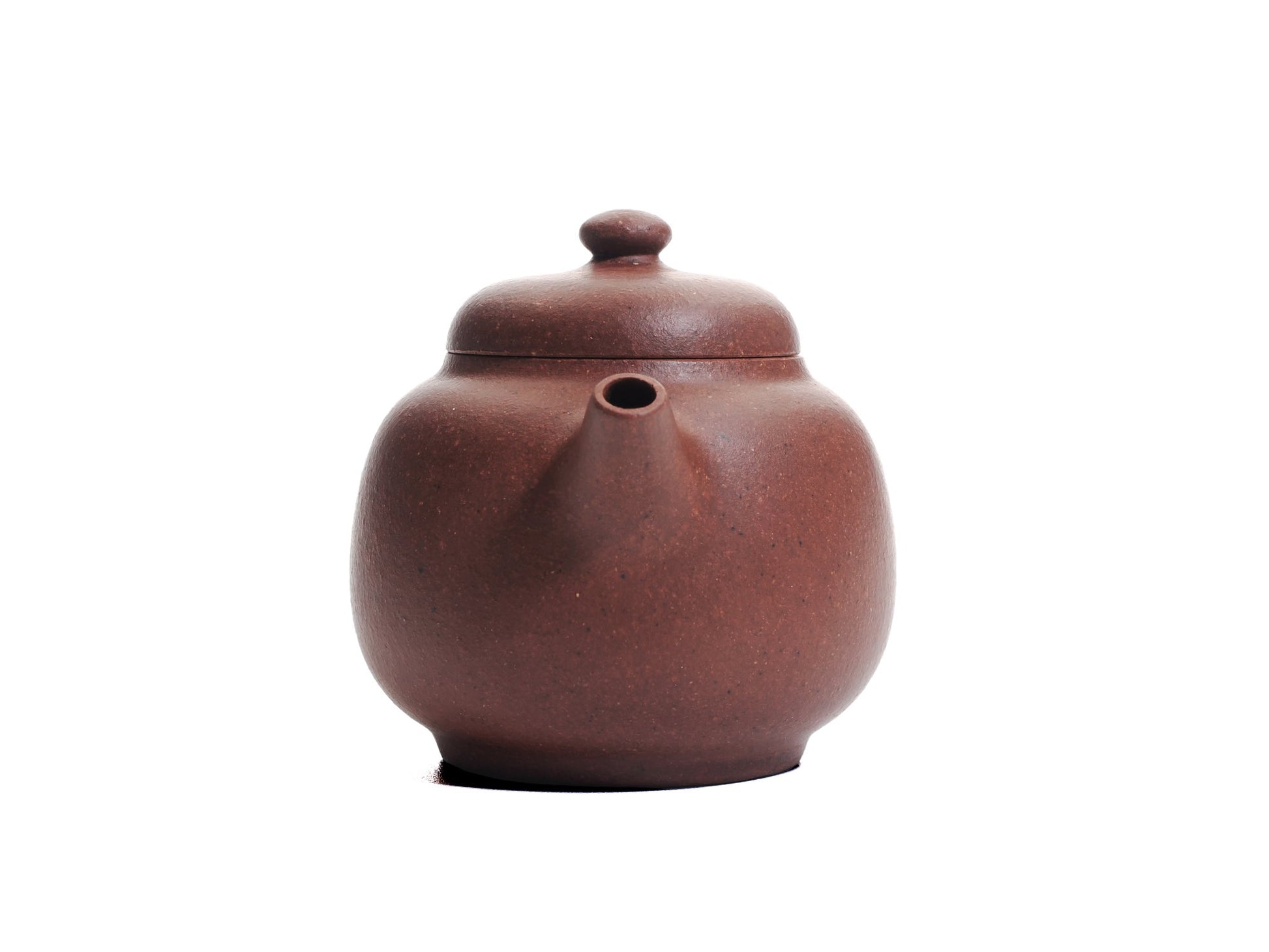 Front view of the Xiao Da Bin teapot with the spout facing forward, demonstrating precise craftsmanship in diamond‑grade purple clay.