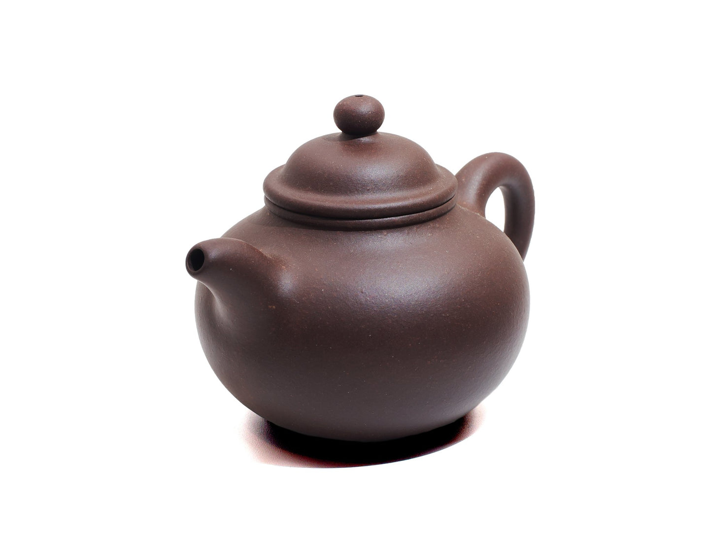 Angled front-left view of Da Heng Duo Qiu Yixing teapot, 150ml Bronze-grade