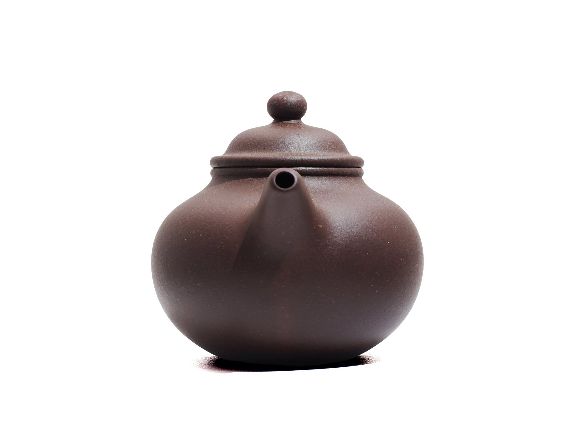 Front spout view of Da Heng Duo Qiu Yixing teapot, 150ml Bronze-grade purple clay