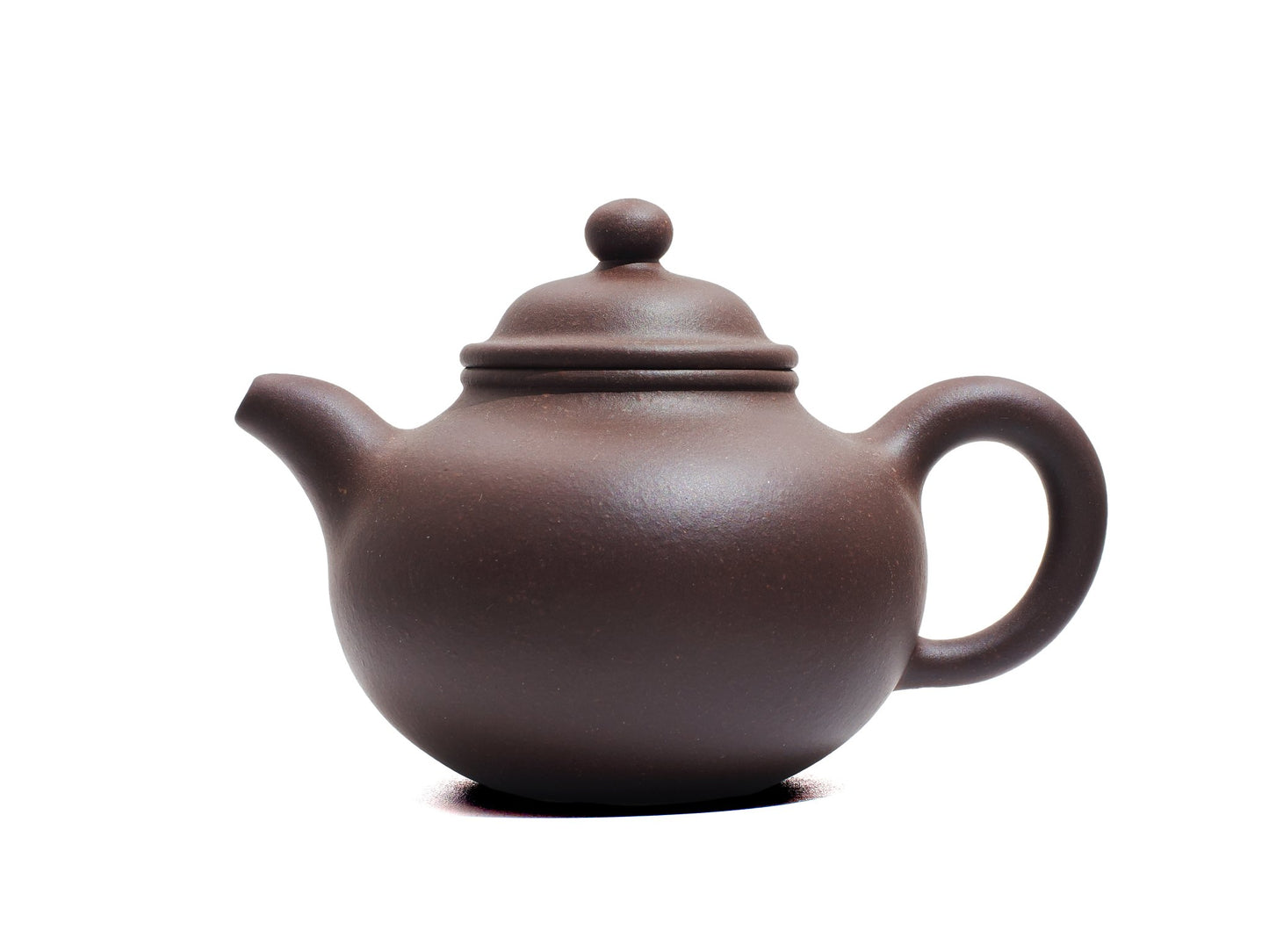 Left side view of Da Heng Duo Qiu Yixing teapot, 150ml Bronze-grade purple clay