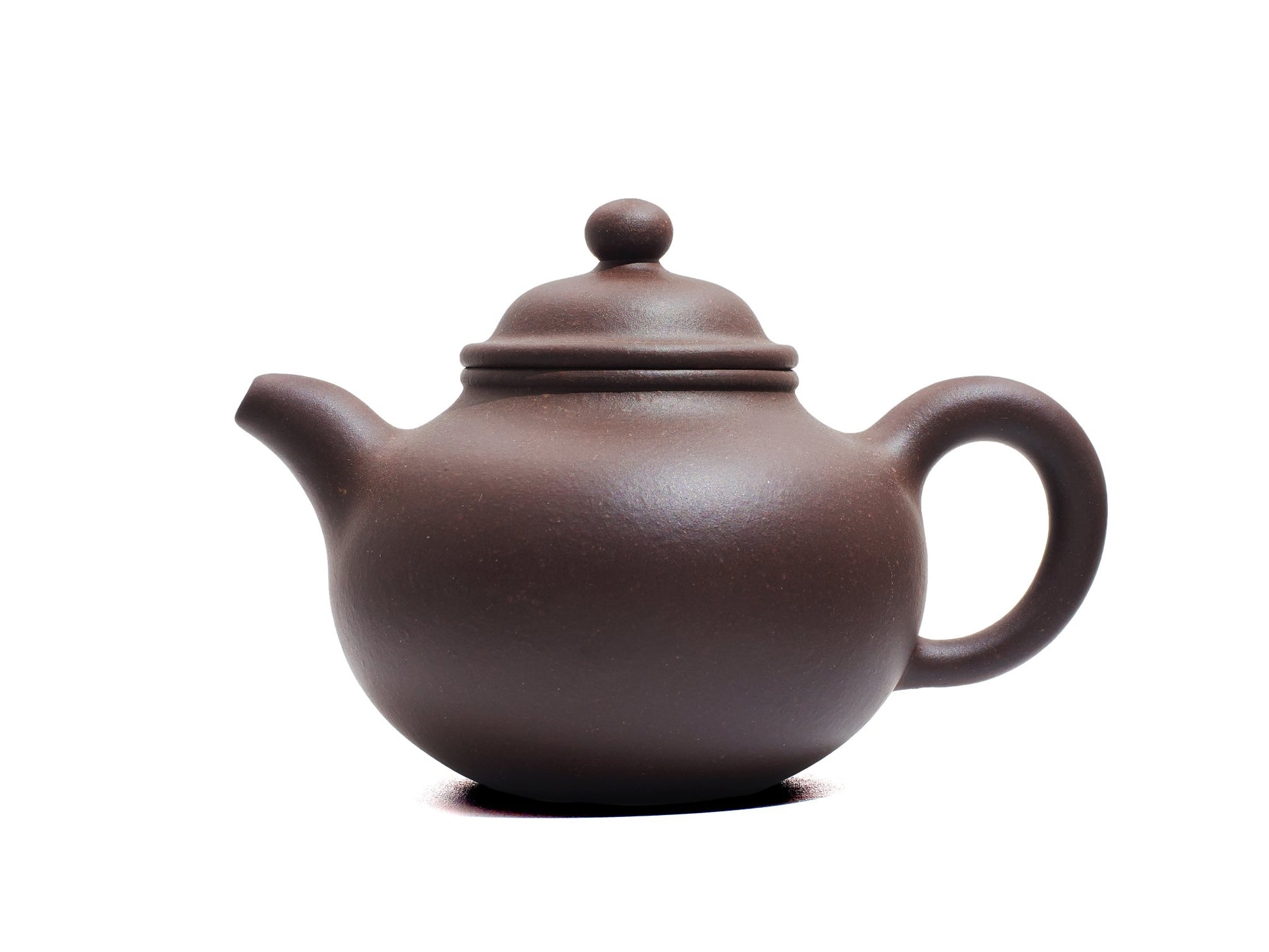 Left side view of Da Heng Duo Qiu Yixing teapot, 150ml Bronze-grade purple clay