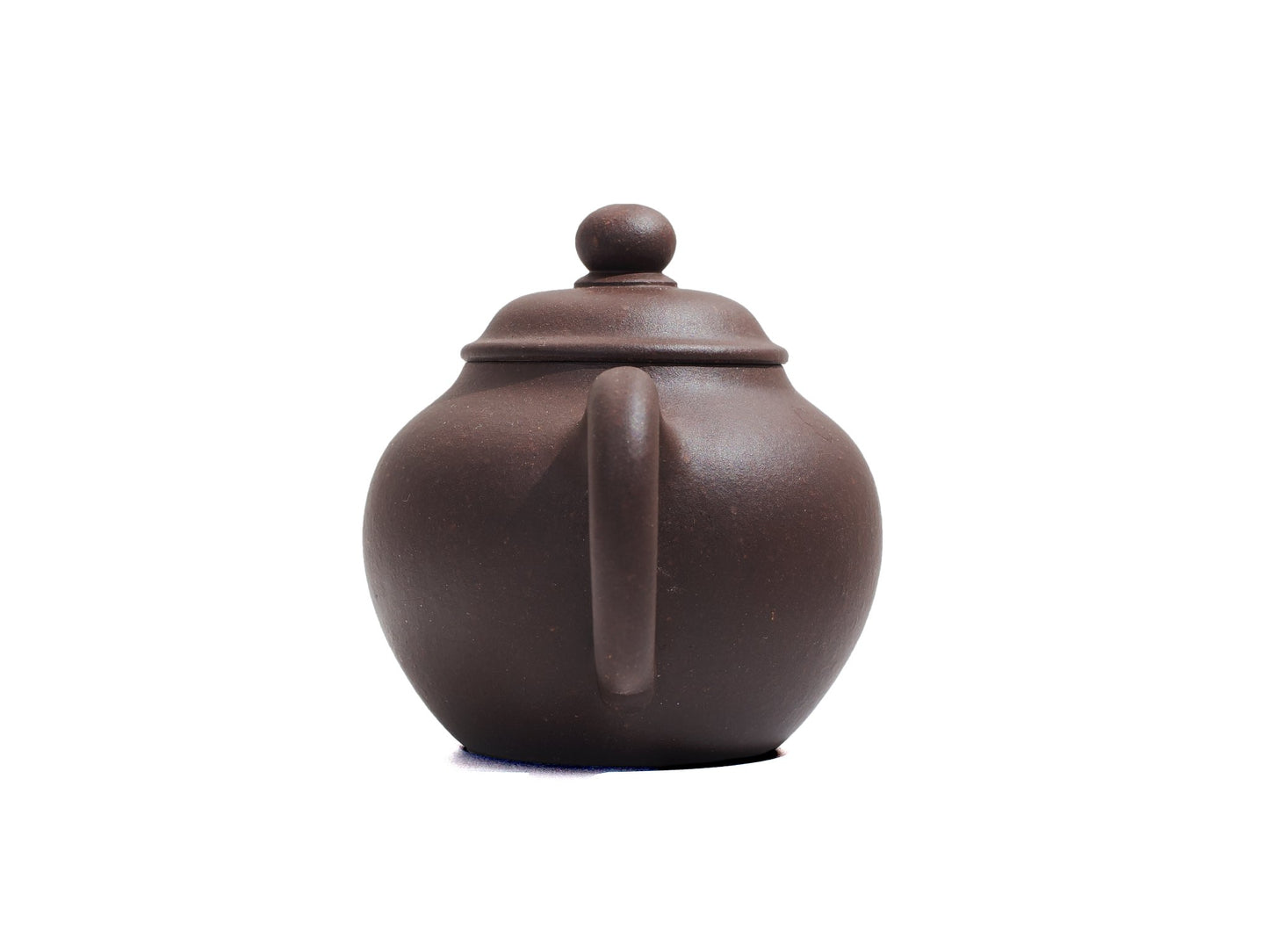 Back handle view of Yi Gong Qiu Shui Yixing teapot, 50ml bronze-grade
