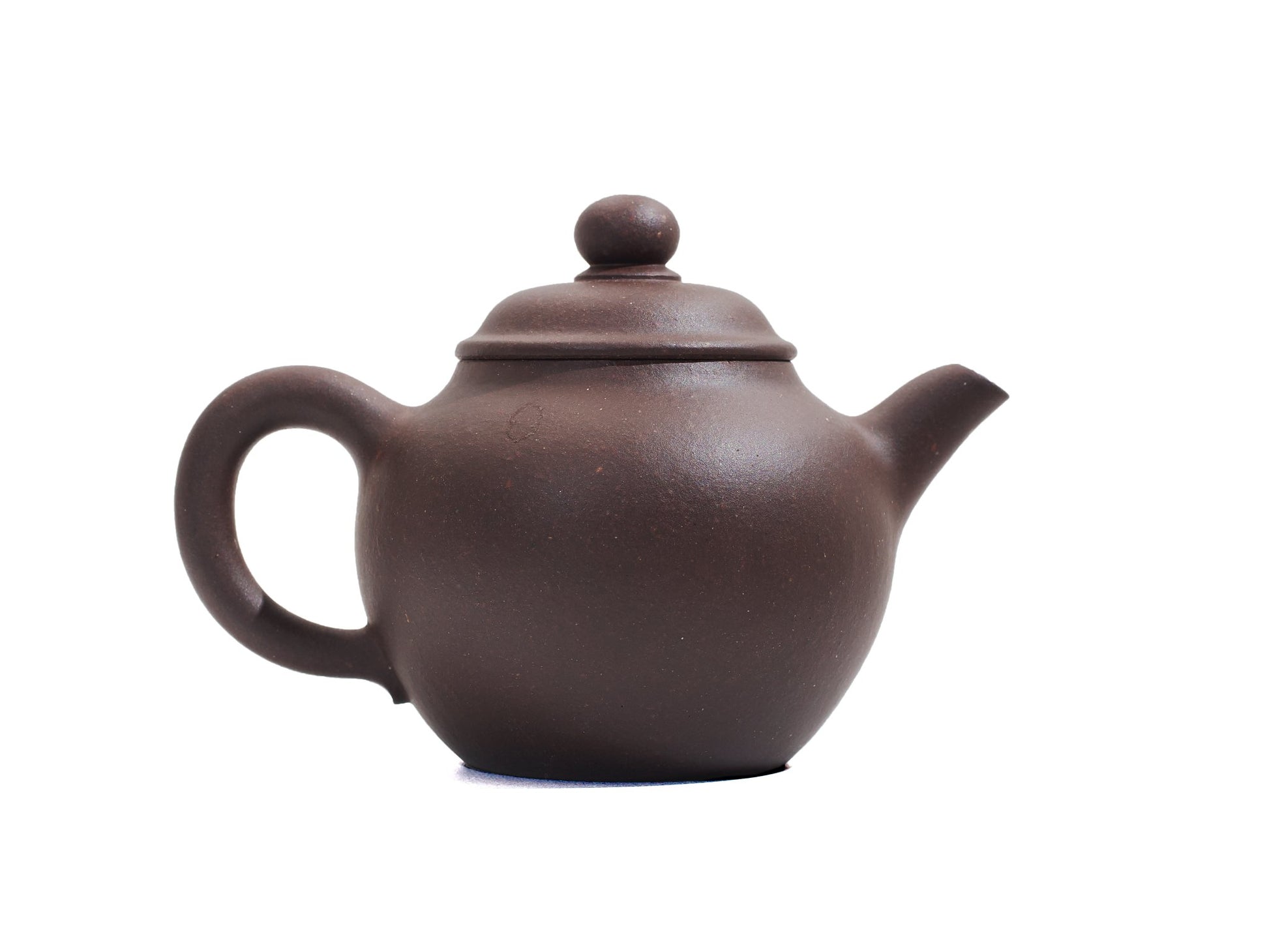 Right side view of Yi Gong Qiu Shui Yixing teapot, 50ml bronze-grade purple clay