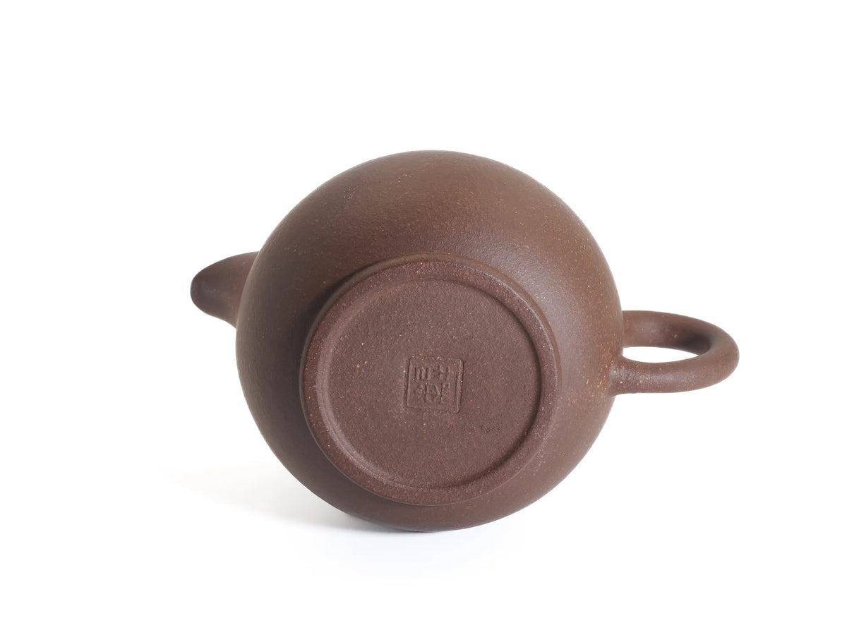 Base of the Yixing zisha cha hai impressed with the Cha Zhi Ji brand seal