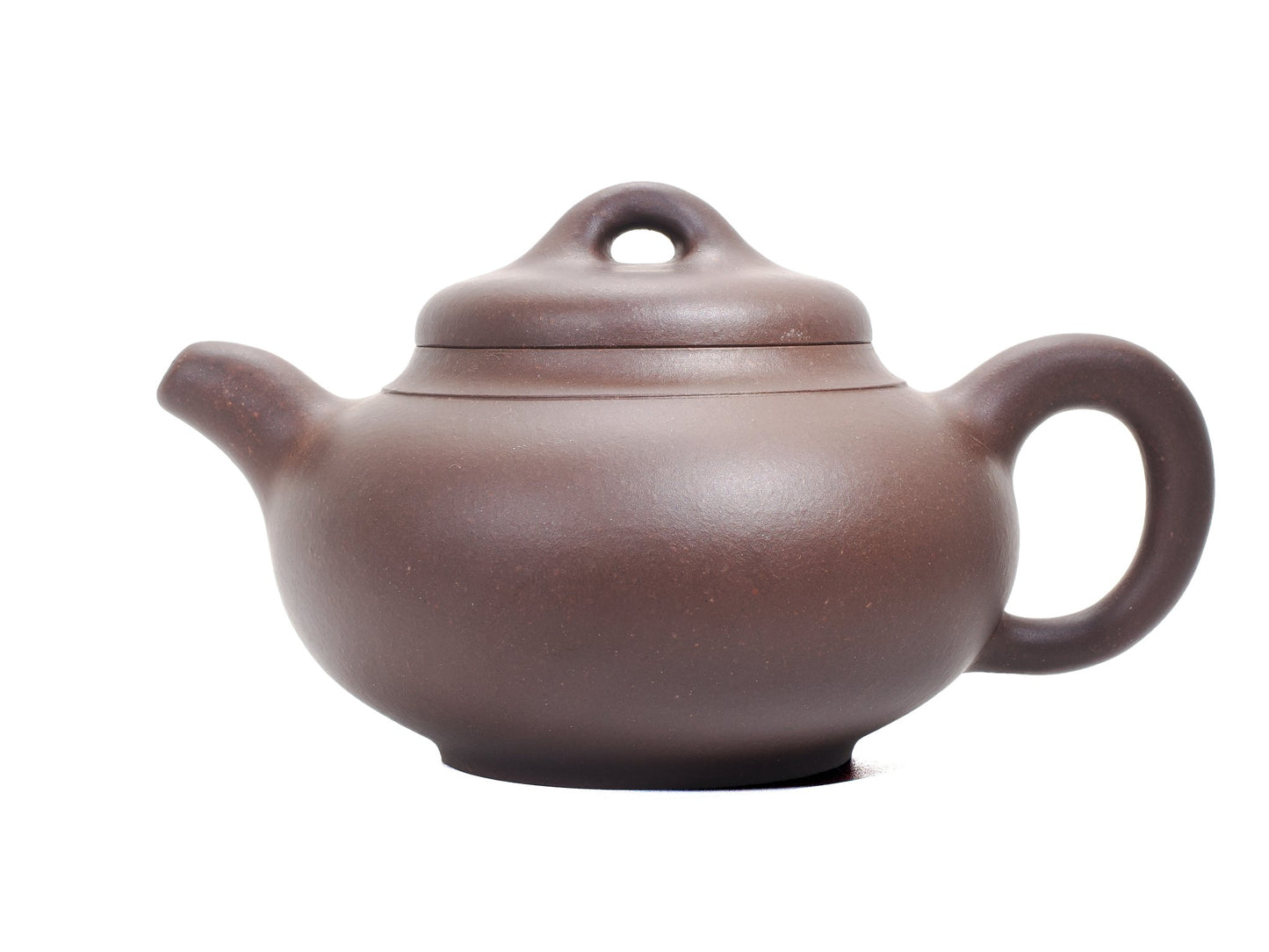 Left side view of the Yun Tong Hu teapot showing its rounded body, short upturned spout and distinctive looped lid knob.