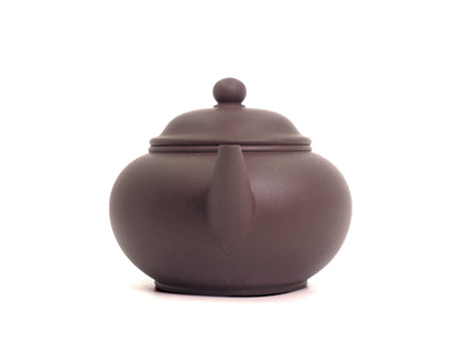 Front view of Shui Ping Yixing Teapot 330ml with spout centered