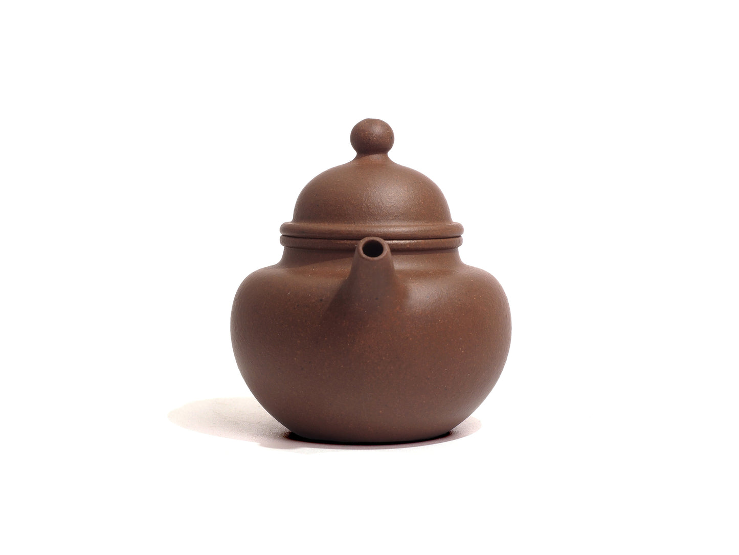 Front view of Duo Qiu Teapot showing spout